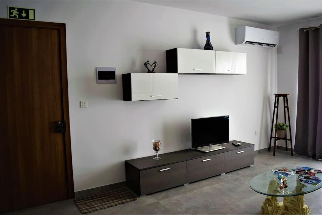 Lovely 3-Bedroom Apartment In L-Iklin Ngoại thất bức ảnh